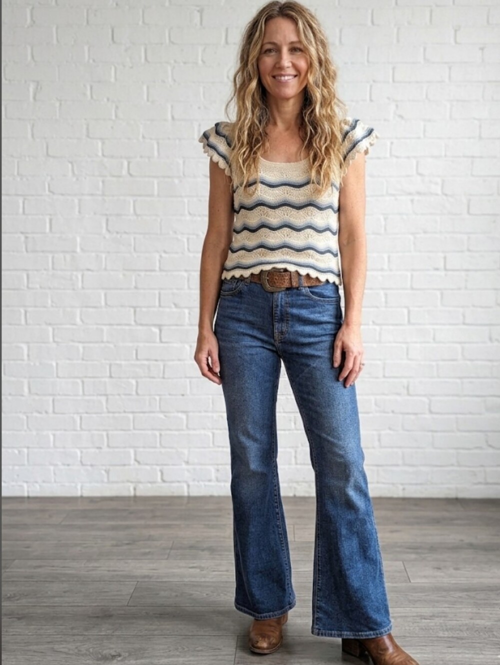 ABERCROMBIE‎ & FITCH Ultra High Rise  Flare Jeans Size 30/10 Medium Wash Denim